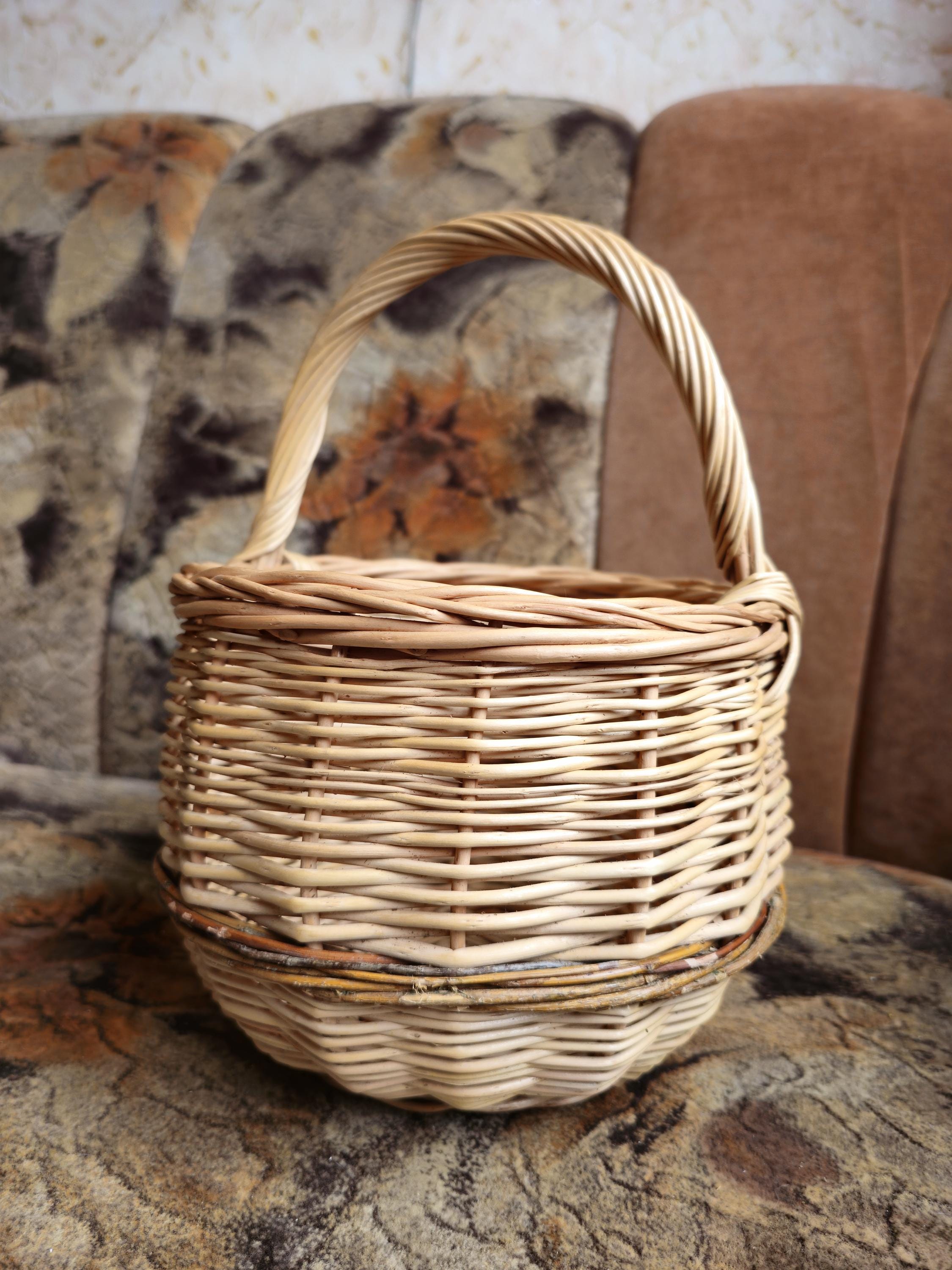 Handwoven Round Wicker Basket with Handle