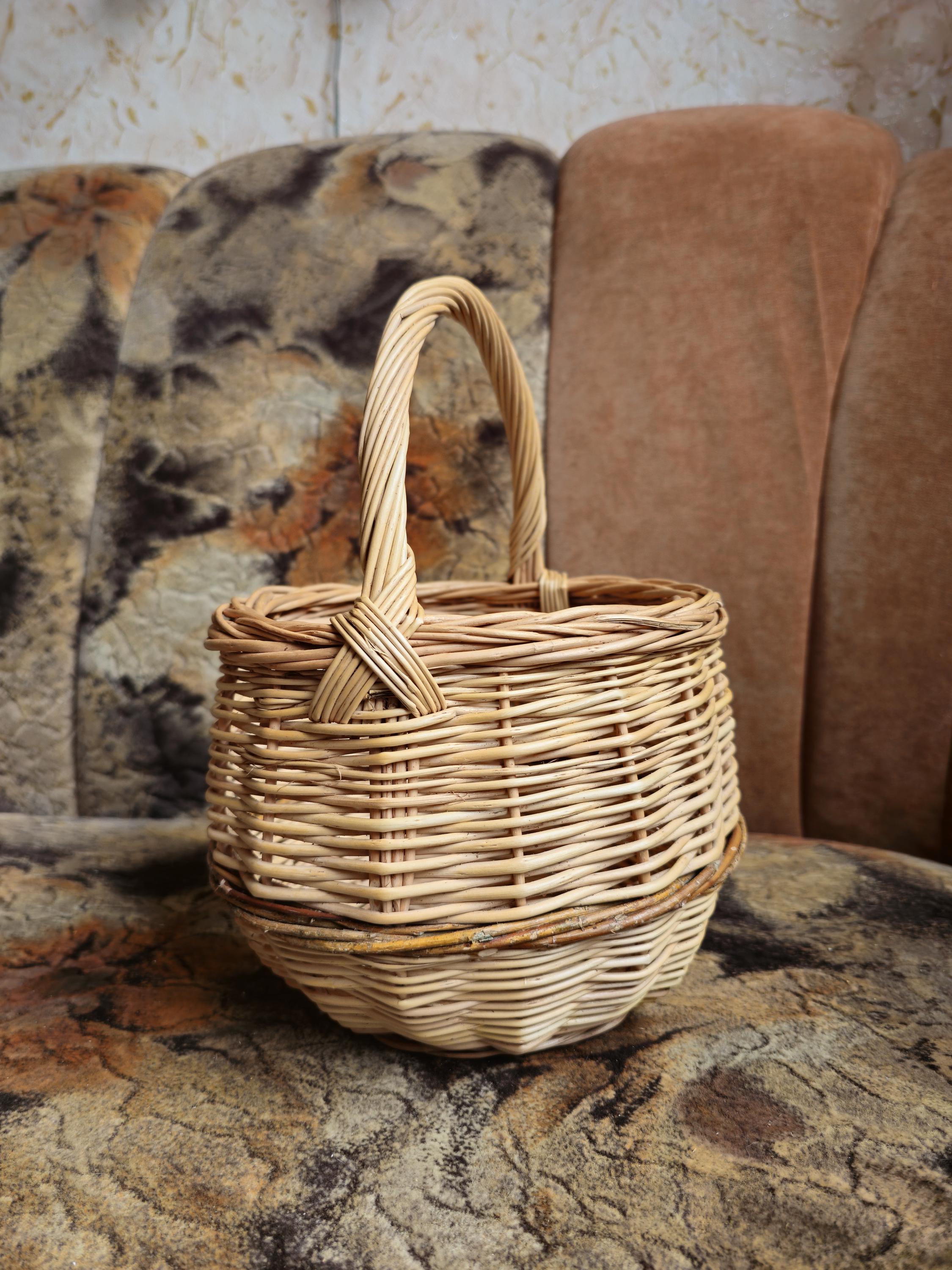 Handwoven Round Wicker Basket with Handle