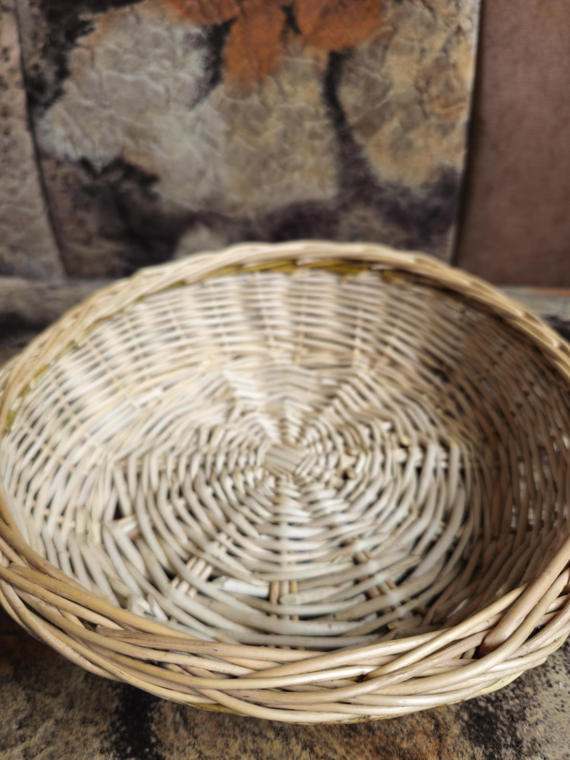 Rustic Bread Wicker Plate