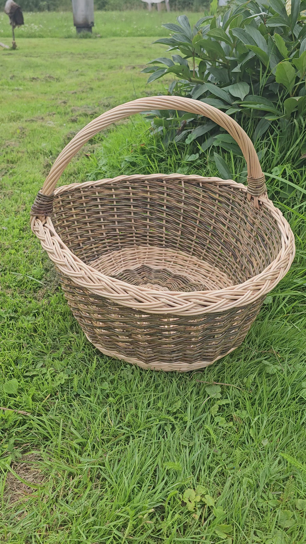 Large Wicker Basket with Sturdy Handle