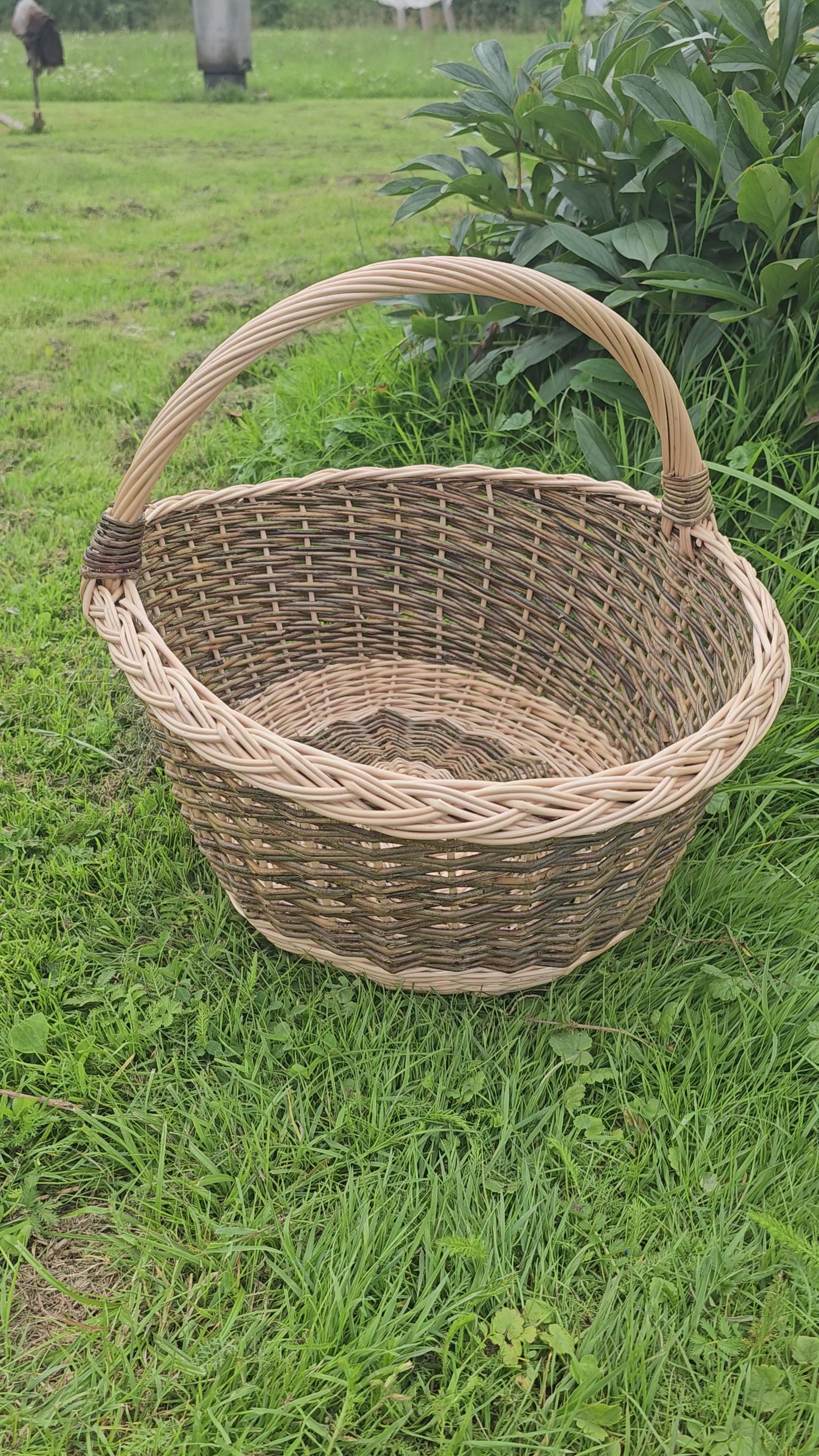 Large Wicker Basket with Sturdy Handle